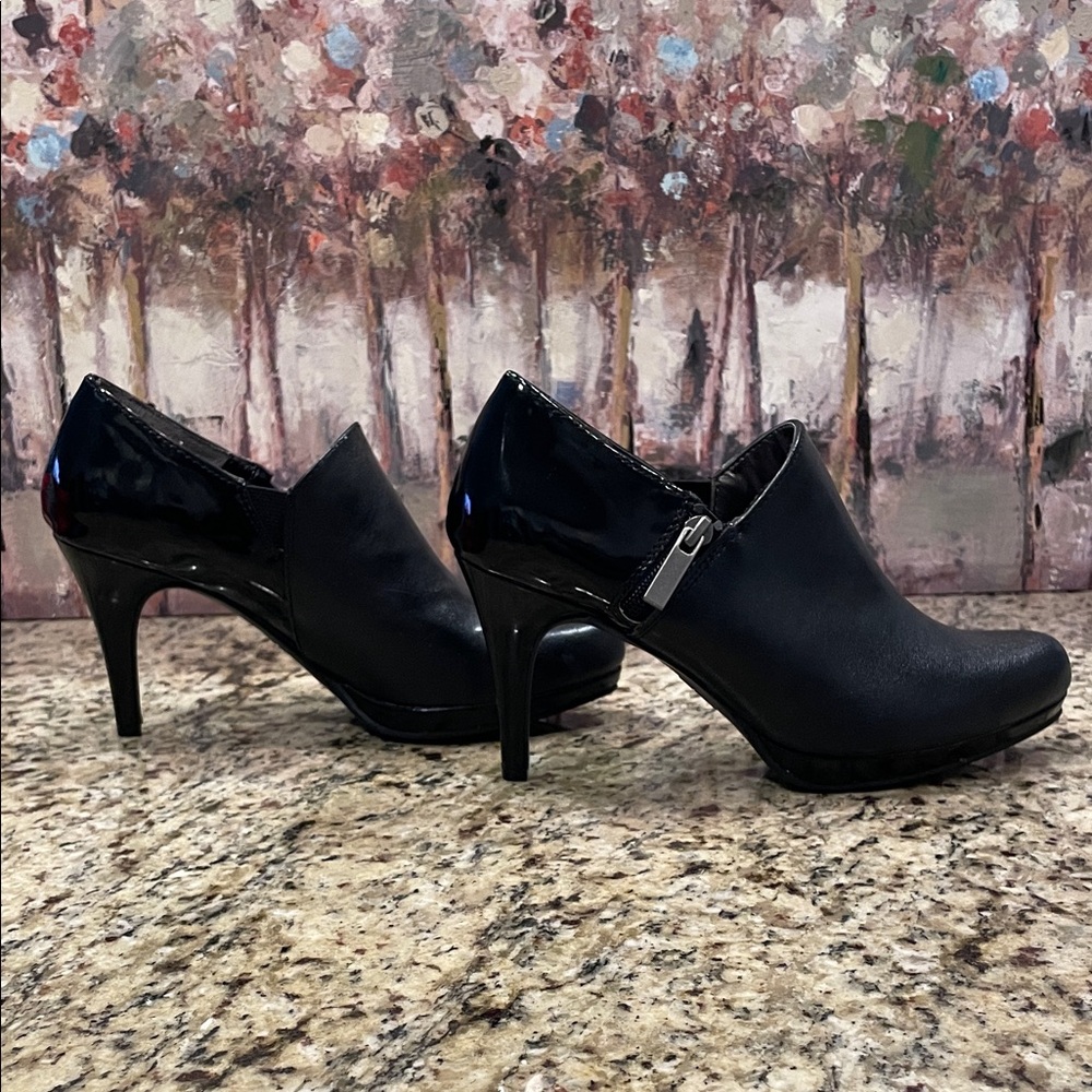 LIFE STRIDE Black Booties with Side Zipper SIZE 7.5